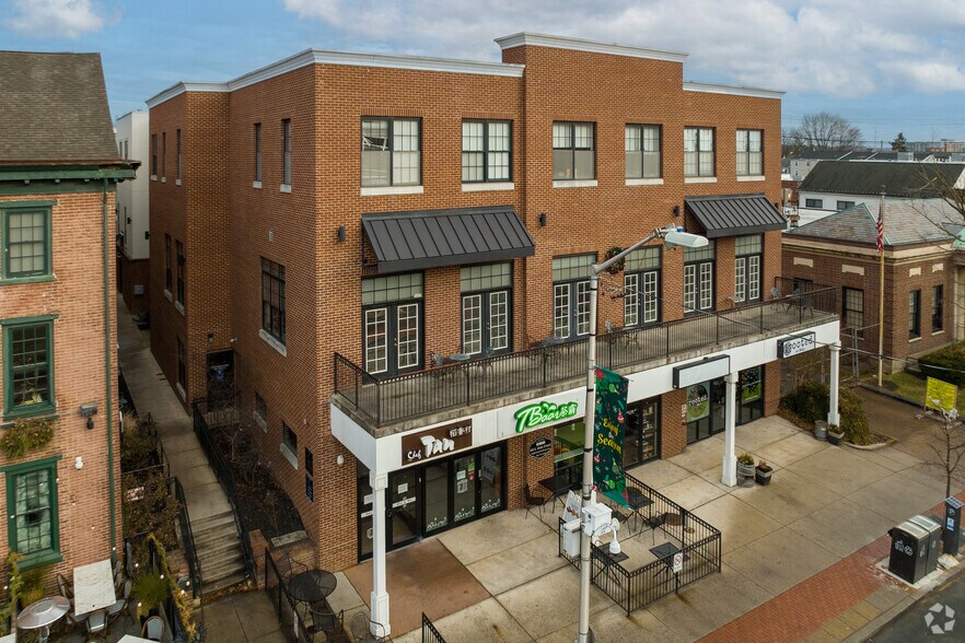 More Photos Of 108 E Main St, Newark Freestanding For Lease