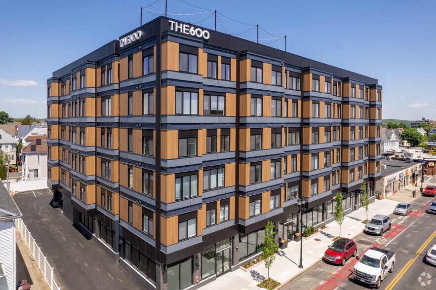 Primary Photo Of 596-600 Broadway, Everett Apartments For Lease