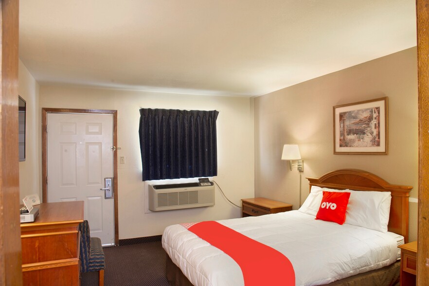 More Photos Of 823 NE Hwy 54, Guymon Hotel For Sale