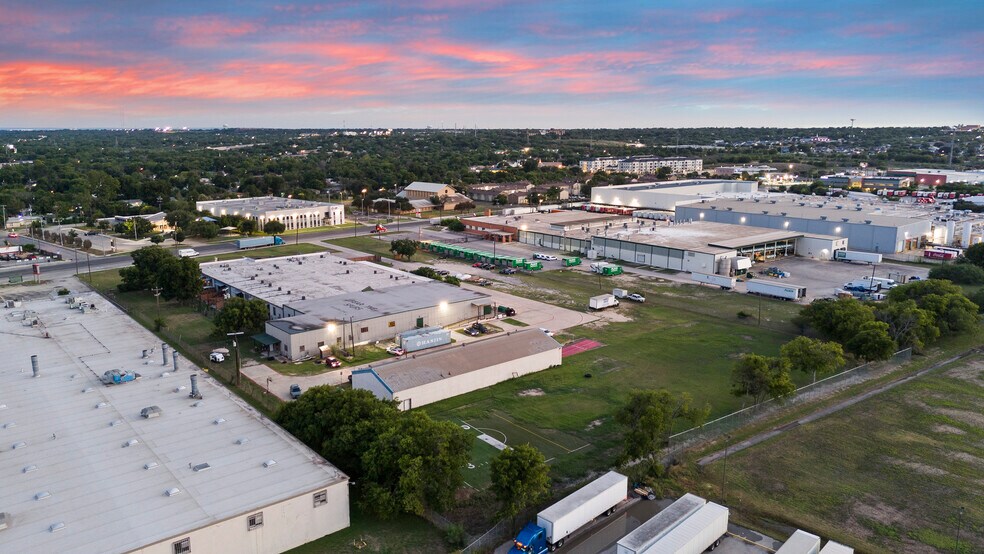 More Photos Of 3363 E Commerce St, San Antonio Unknown For Lease