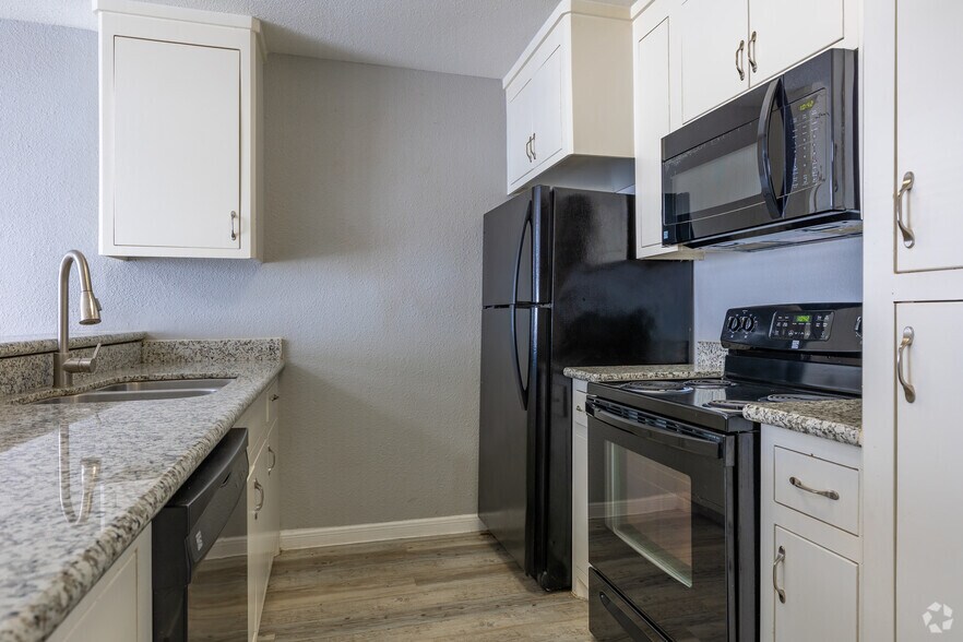 More Photos Of 311 Gladstell St, Conroe Apartments For Sale