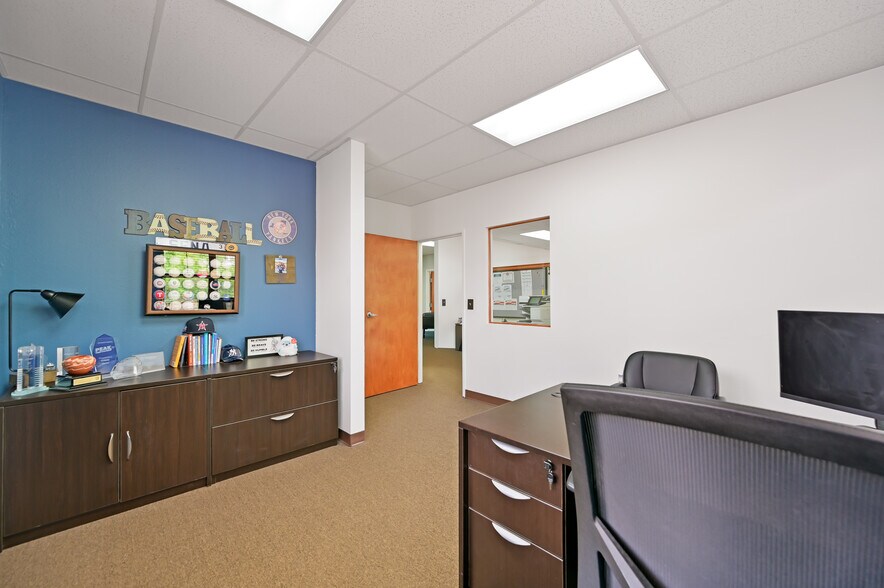 More Photos Of 3600 Rodeo Ln, Santa Fe Medical For Sale