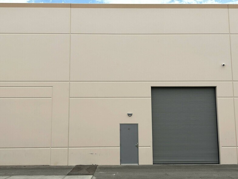 More Photos Of 2950 E Sunset Rd, Las Vegas Showroom For Sale