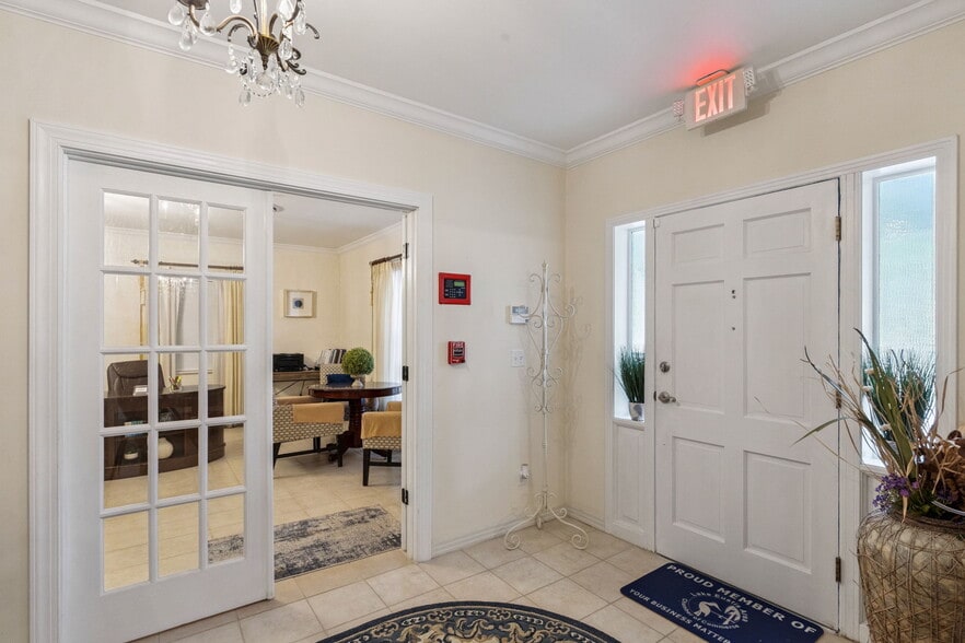 More Photos Of 27 S Center St, Eustis Assisted Living For Sale