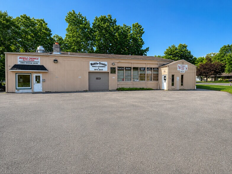 More Photos Of 3980 Pine Grove Ave, Fort Gratiot Freestanding For Sale