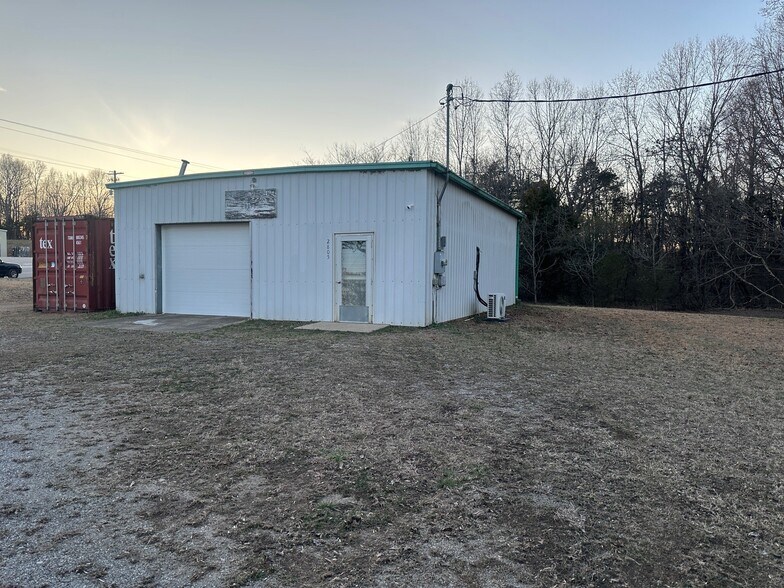 More Photos Of 2815 TN-49 Hwy, Charlotte Auto Repair For Sale