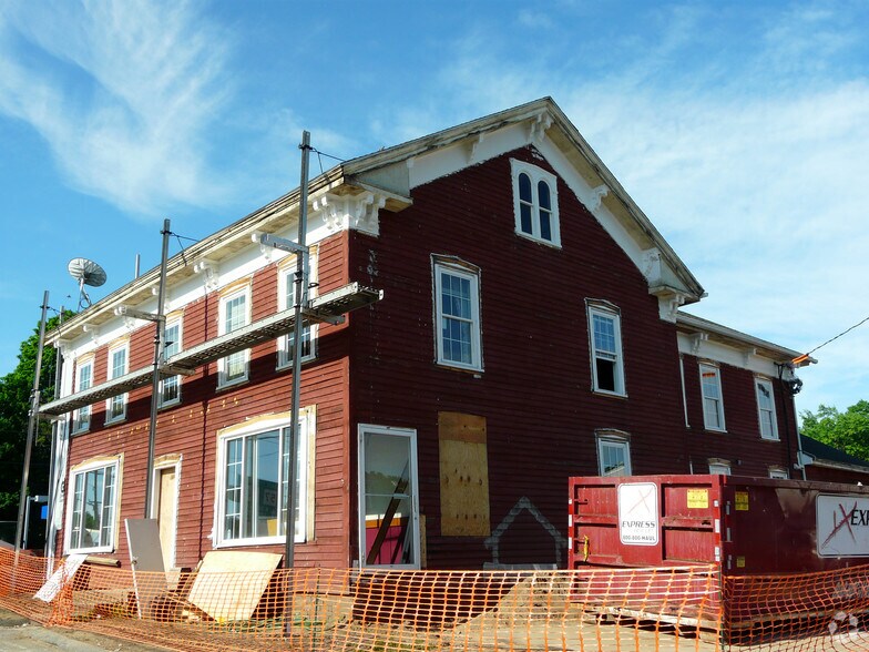 More Photos Of 4-28 Southwick St, Feeding Hills Freestanding For Lease