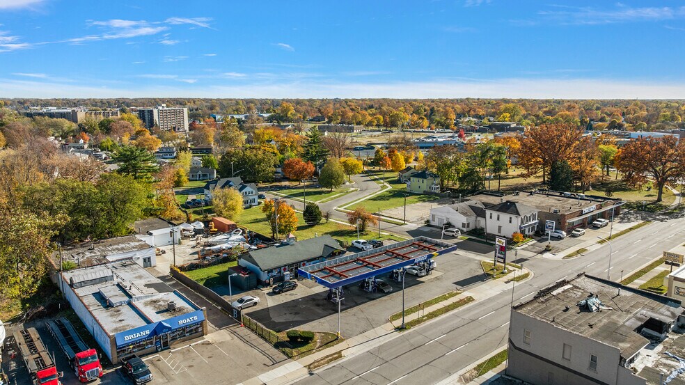 More Photos Of 186 N Gratiot Ave, Mount Clemens Service Station For Sale