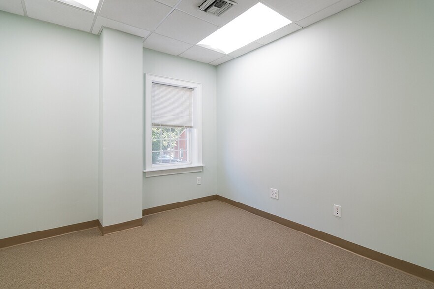 More Photos Of 400 Massasoit Ave, East Providence Medical For Sale