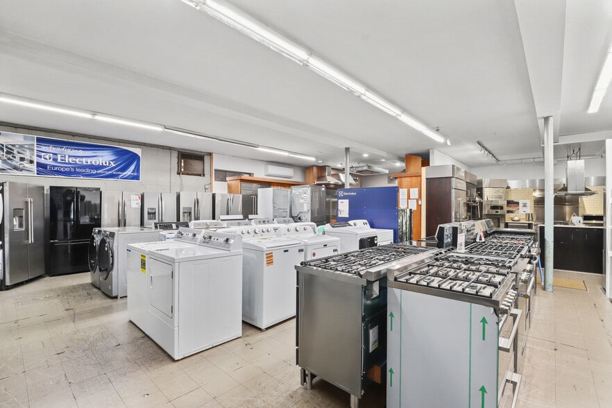 More Photos Of 441 Commerce St, Hawthorne Freestanding For Sale