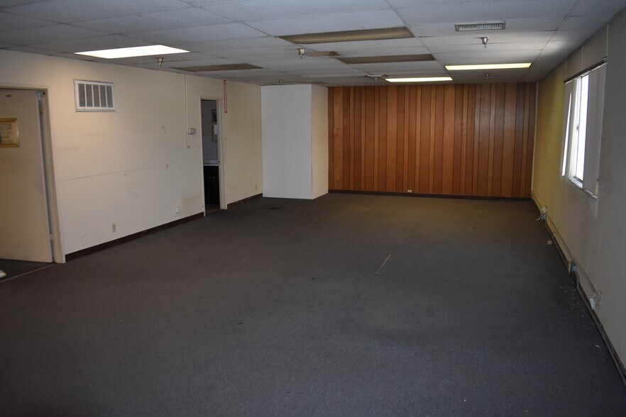 More Photos Of 4630 Cecelia St, Cudahy Warehouse For Lease
