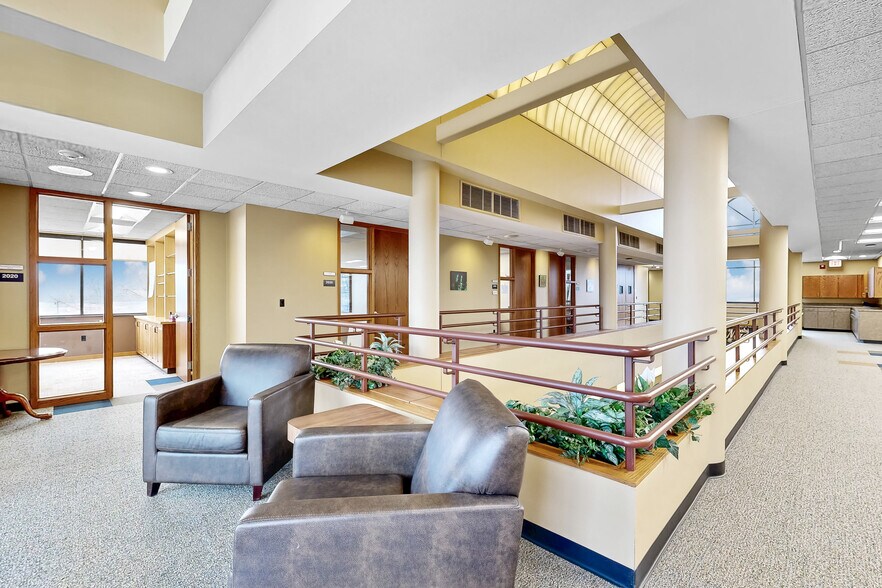 More Photos Of 2100 Fleur Dr, Des Moines Office For Sale