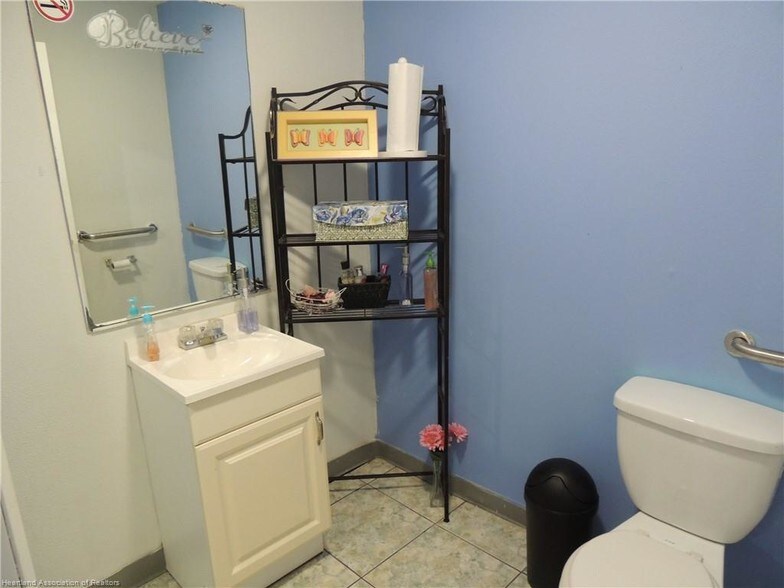 More Photos Of 408 N Ridgewood Dr, Sebring Freestanding For Sale