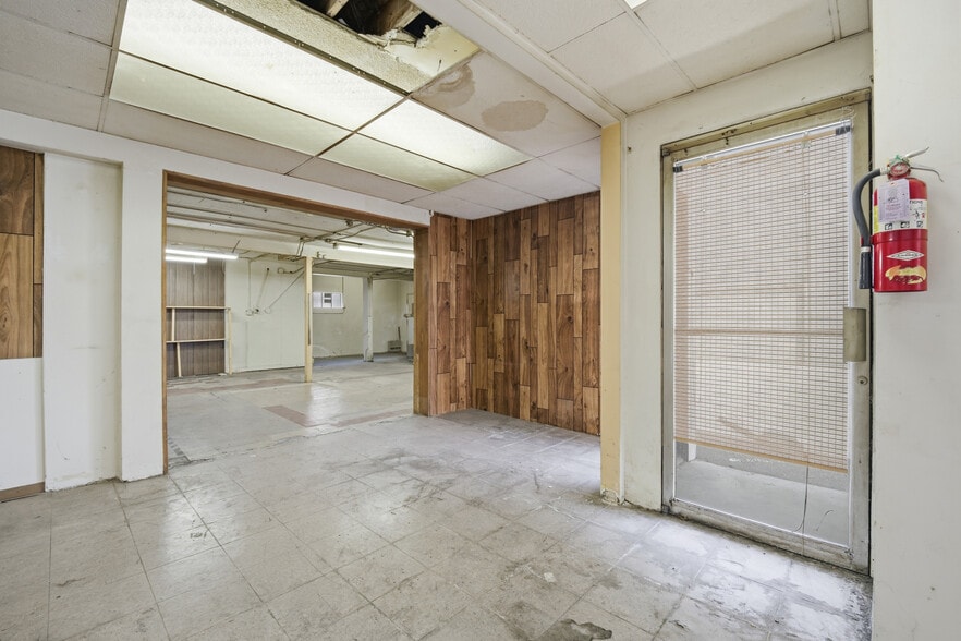 More Photos Of 915 W Olive Ave, Burbank Office For Sale
