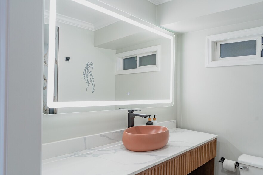 More Photos Of 1107 N Broadway, Santa Maria Hotel For Sale