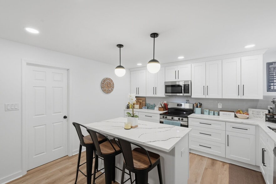 More Photos Of 12836 Cumming Hwy, Canton Flex For Sale
