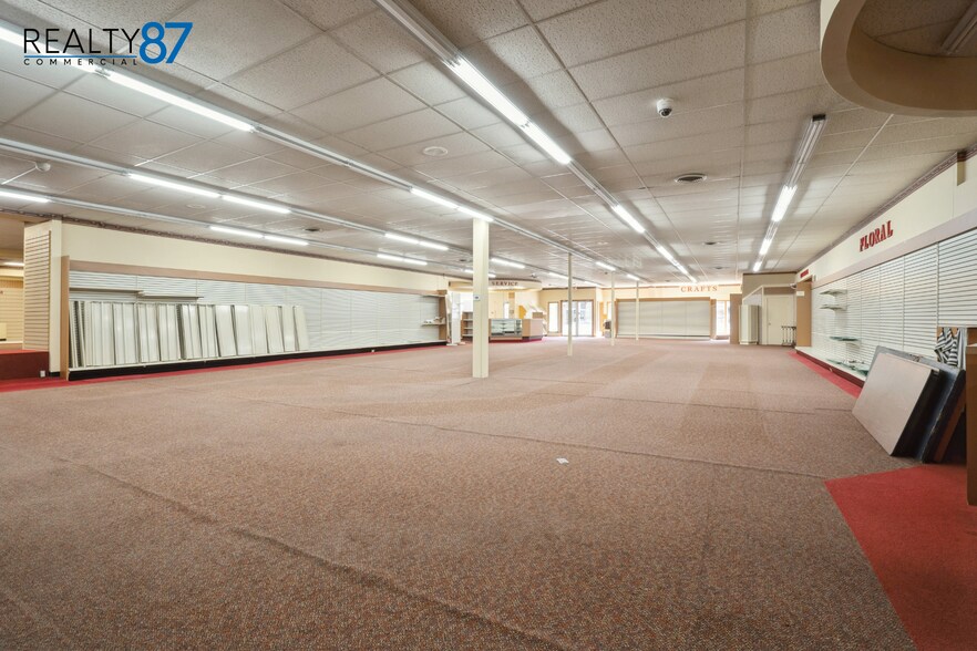 More Photos Of 107 S Franklin St, Manchester Storefront For Sale