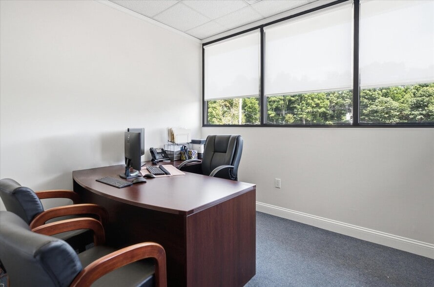 More Photos Of 1038 West Jericho Tpke, Smithtown Office For Sale