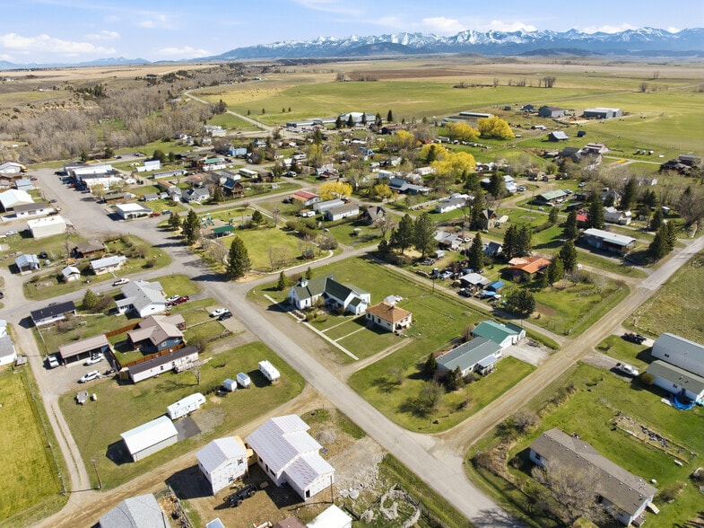 More Photos Of 210 Miles Ave, Clyde Park Specialty For Sale