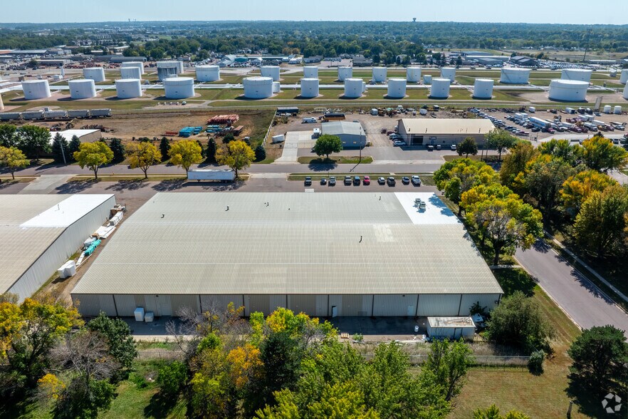 More Photos Of 5620 W 9th St, Sioux Falls Distribution For Sale