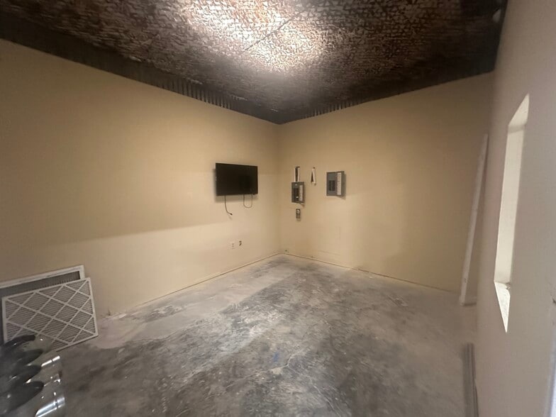 More Photos Of 1720 S McCall Rd, Englewood Unknown For Lease