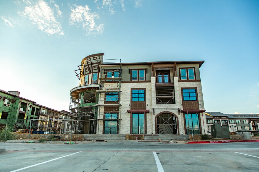 More Photos Of 900 Cinema Dr, Hudson Oaks Apartments For Lease