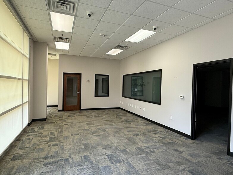 More Photos Of 1301-1303 5th St, Coralville Office For Lease
