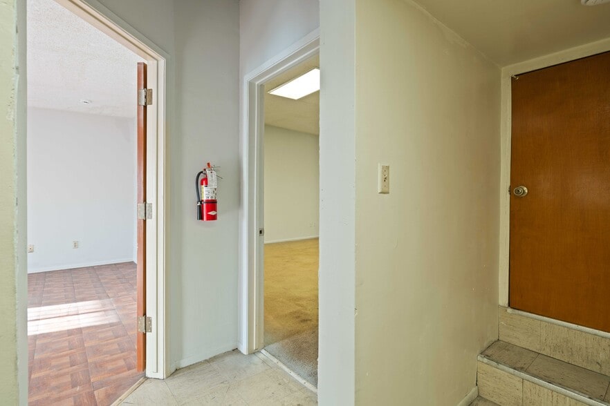 More Photos Of 1421 S Hill St, Los Angeles Warehouse For Sale