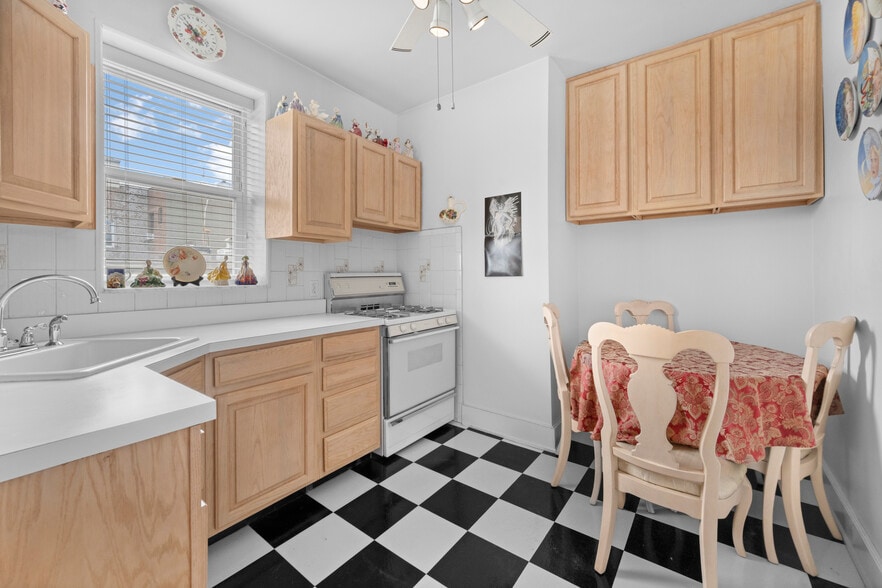 More Photos Of 3172 44th St, Astoria Multifamily For Sale