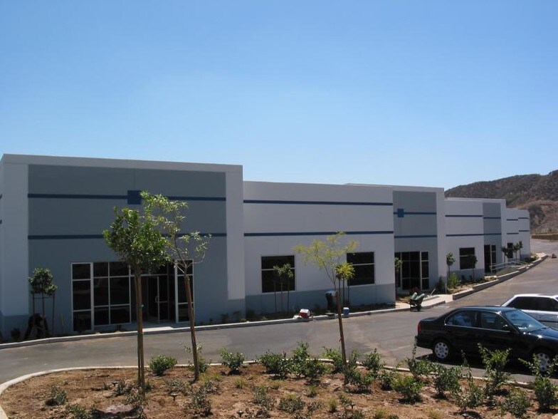 More Photos Of 28910 Avenue Penn, Valencia Distribution For Lease