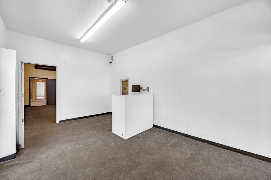 More Photos Of 1418 E Pacific Coast Hwy, Wilmington Office For Lease