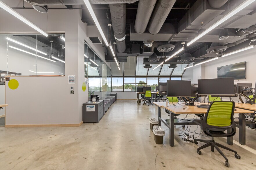 More Photos Of 214 Jefferson St, Lafayette Office For Sale