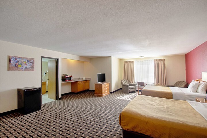 More Photos Of 833 N Frontage Rd, Wisconsin Dells Hotel For Sale
