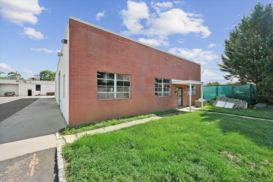 More Photos Of 21 5th St, Somerville Warehouse For Lease
