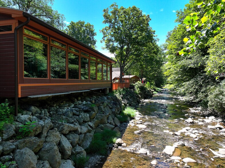 More Photos Of 279 Tinker St, Woodstock Theater Concert Hall For Sale