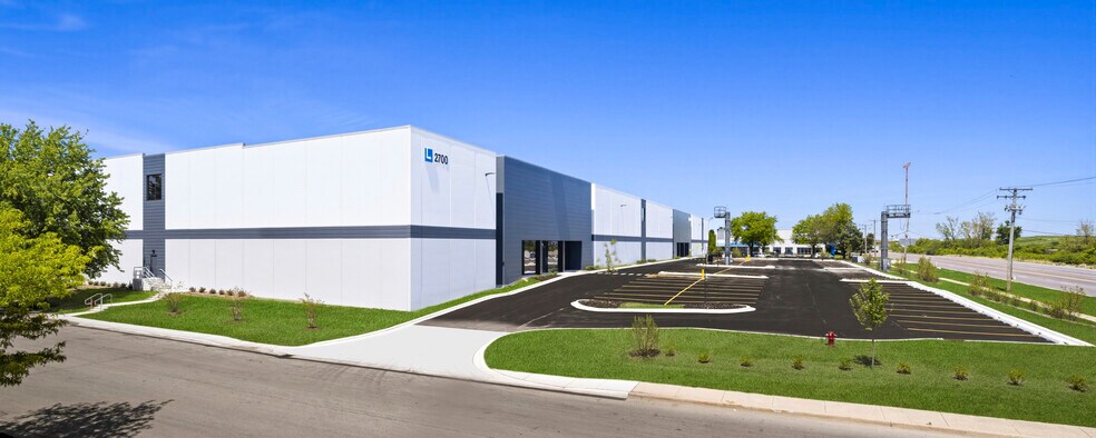 More Photos Of 2700 York Rd, Elk Grove Village Warehouse For Lease