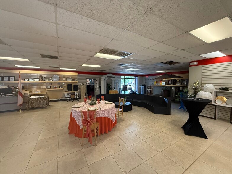 More Photos Of 12090 Metro Pky, Fort Myers Warehouse For Sale