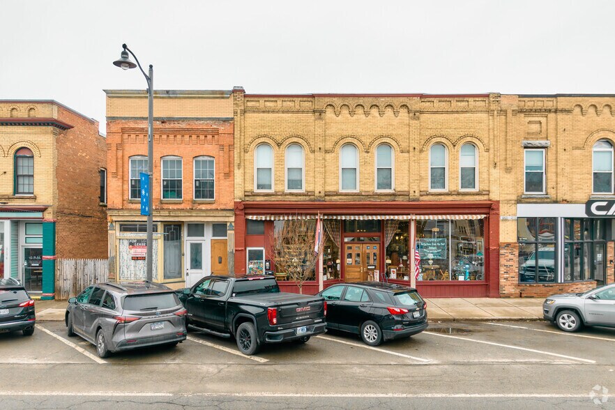 More Photos Of 3168 State St, Caledonia Storefront Retail Residential For Lease