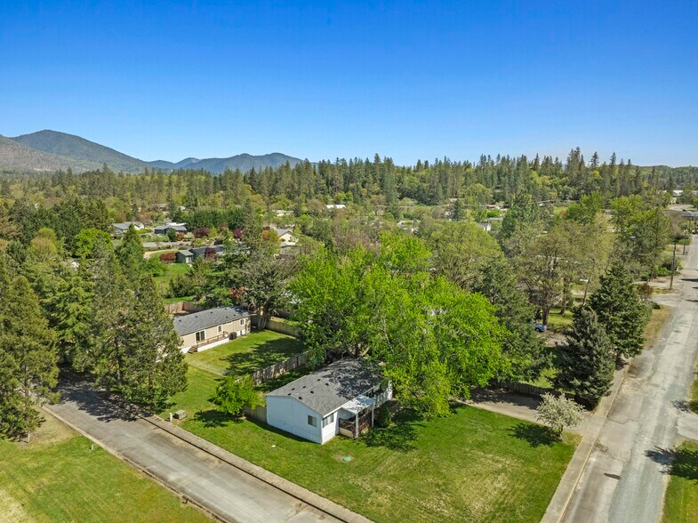 More Photos Of 387 Tavis Dr, Merlin Manufactured Housing Mobile Home Park For Sale