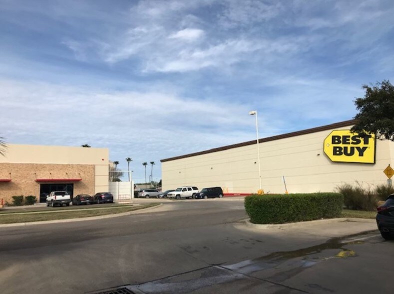 More Photos Of 7901 San Dario Ave, Laredo General Retail For Sale