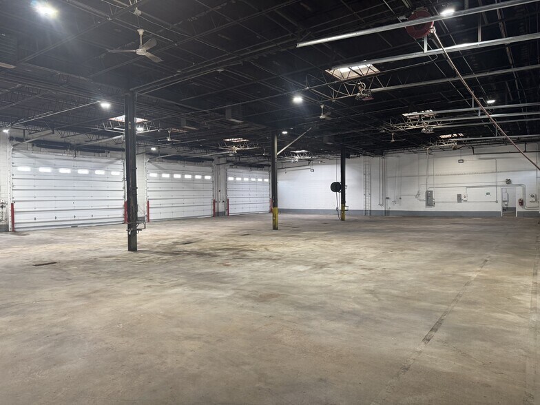 More Photos Of 5041 W Pershing Rd, Stickney Truck Terminal For Lease