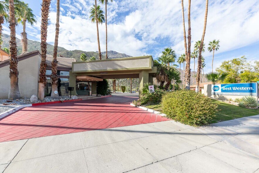 More Photos Of 1633 S Palm Canyon Dr, Palm Springs Hotel For Sale