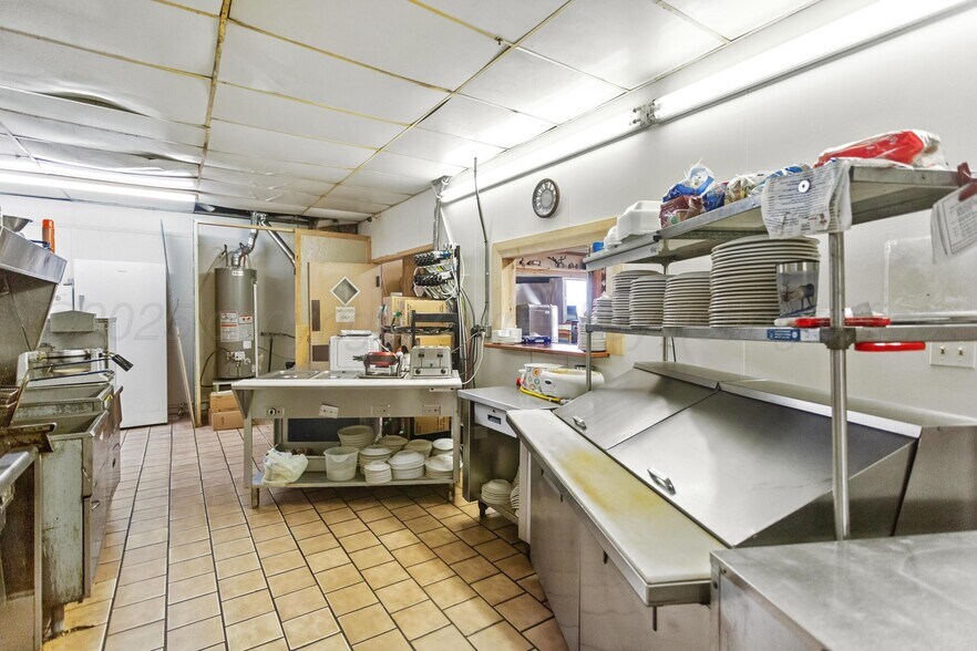 More Photos Of 103 Interstate 40, Shamrock Restaurant For Sale