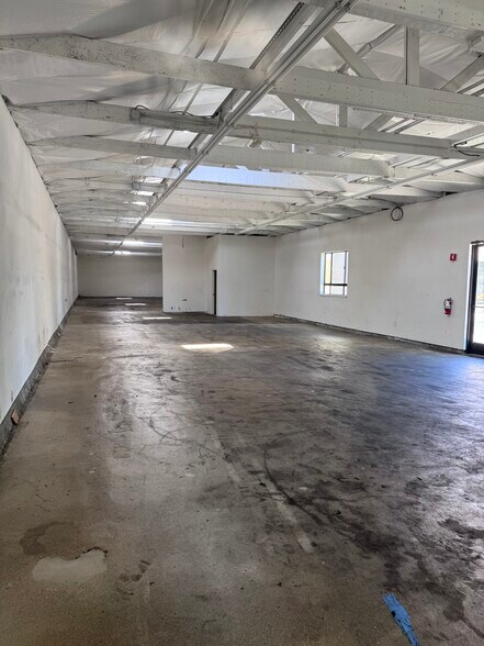 More Photos Of 1003 Arguello St, Redwood City Manufacturing For Lease