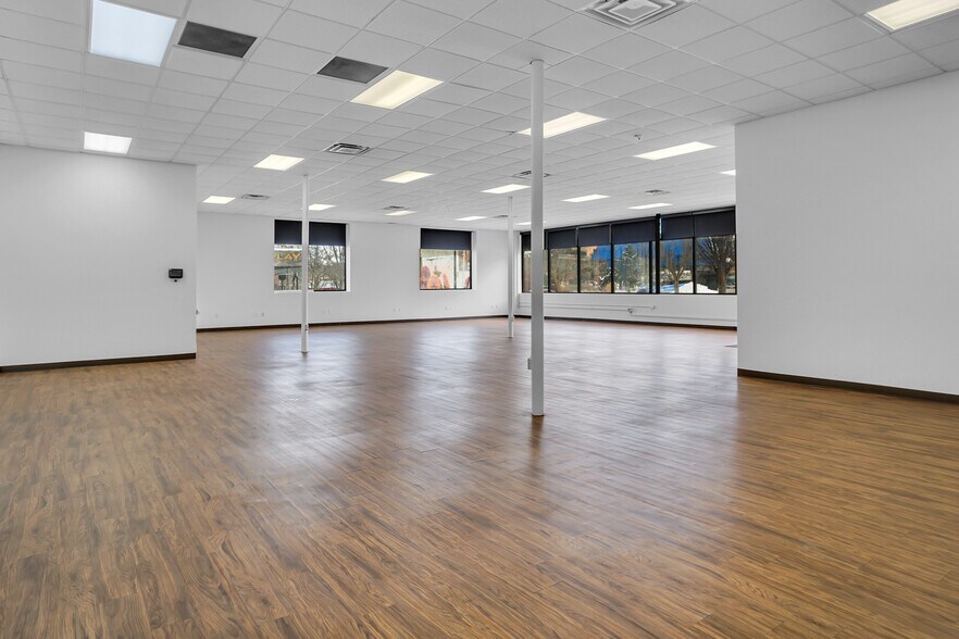 More Photos Of 132 W Cortland Ave, Jackson Office For Lease