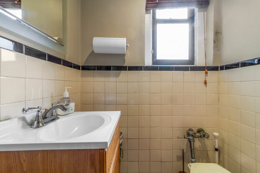 More Photos Of 98120 Queens Blvd, Rego Park Apartments For Sale