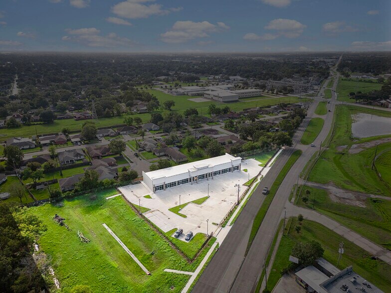 More Photos Of 2215 Allen Genoa Rd, Pasadena Flex For Sale