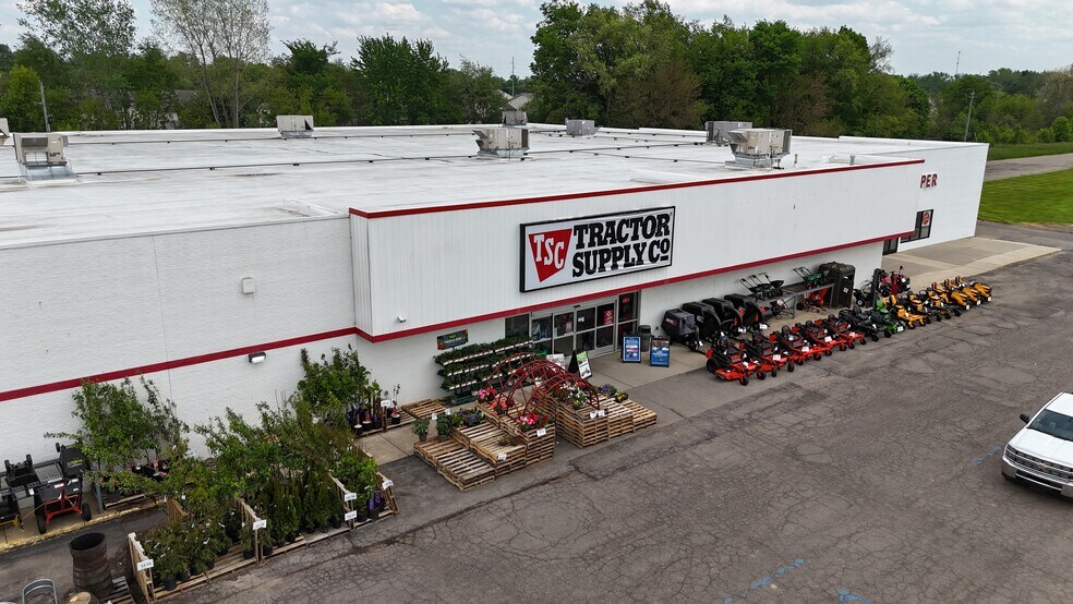 Primary Photo Of 301 N Us Highway 131, Three Rivers Freestanding For Sale
