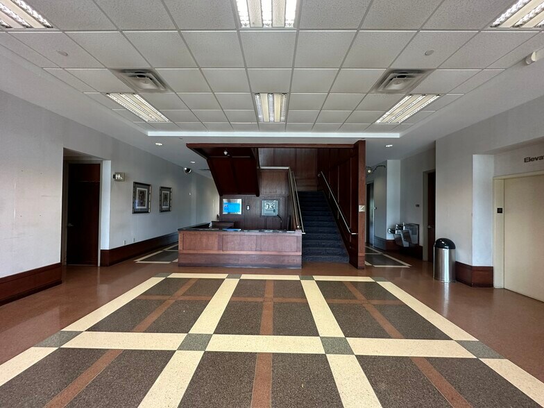 More Photos Of 107 Front St, Vidalia Office For Sale