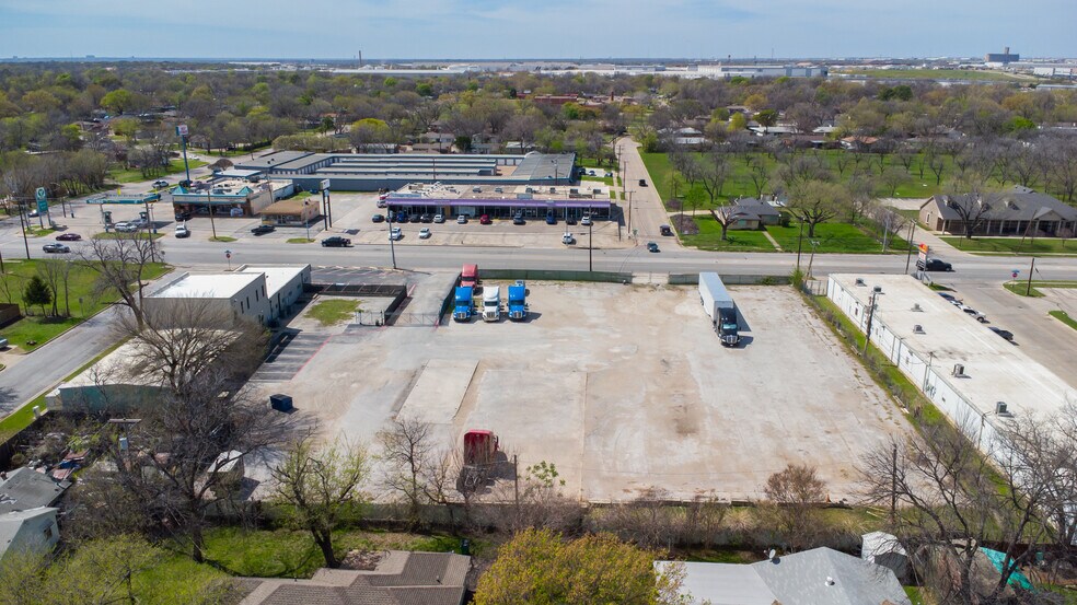 More Photos Of 3330 N Beach St, Haltom City Showroom For Sale